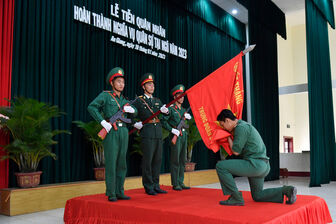 Trung đoàn bộ binh 892 tiễn quân nhân hoàn thành nghĩa vụ phục vụ tại ngũ