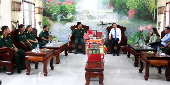 Phó Chủ tịch UBND tỉnh An Giang Lê Văn Phước thăm, chúc Tết doanh nghiệp