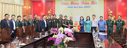 Bộ Tư lệnh Cảnh vệ Campuchia chúc Tết tỉnh An Giang