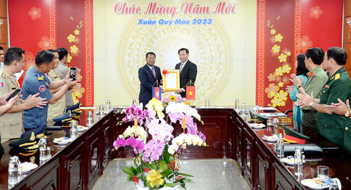 Đoàn đại biểu tỉnh Takeo chúc Tết tỉnh An Giang