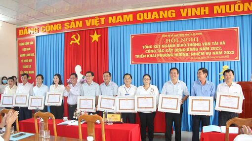 Nỗ lực hoàn thành nhiệm vụ chính trị