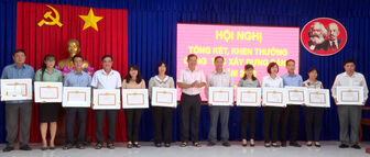 Huyện ủy Phú Tân tổng kết công tác Đảng và họp mặt mừng Đảng- mừng Xuân năm 2023