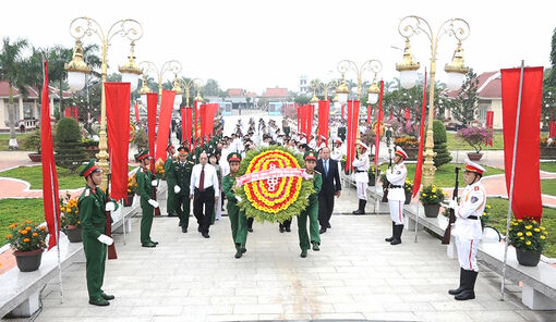 Tỉnh ủy, HĐND, UBND, UBMTTQ Việt Nam tỉnh An Giang viếng Nghĩa trang liệt sĩ tỉnh nhân dịp Tết Nguyên đán Quý Mão 2023