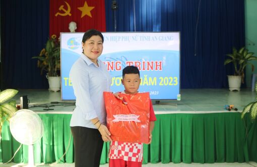 Hội Liên hiệp Phụ nữ tỉnh An Giang tổ chức Chương trình “Tết yêu thương” tại huyện Châu Thành