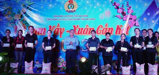 Thêm nhiều đoàn viên được chăm lo tại “Hội Xuân”, “Tết sum vầy” tại Tri Tôn và các khu công nghiệp
