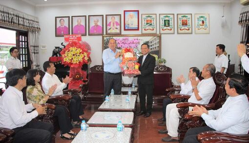 UBND tỉnh An Giang  thăm, chúc Tết Tòa Giám mục Giáo phận Long Xuyên và nhà thờ Chánh tòa Giáo phận Long Xuyên
