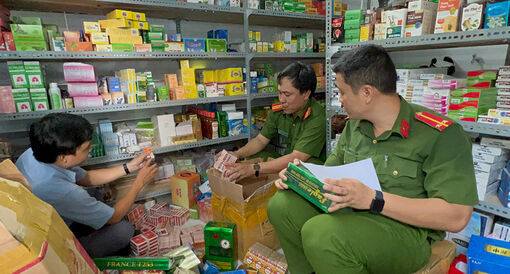 Công an Long Xuyên phát hiện điểm tập kết thuốc đông, tây y không rõ nguồn gốc