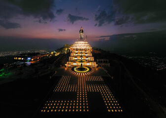 Quần thể Núi Bà Đen lung linh về đêm với hơn 3500 ngọn đèn