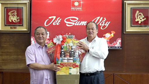 Phó Bí thư Tỉnh ủy, Chủ tịch UBND tỉnh An Giang Nguyễn Thanh Bình chúc Tết Tập đoàn Phú Cường