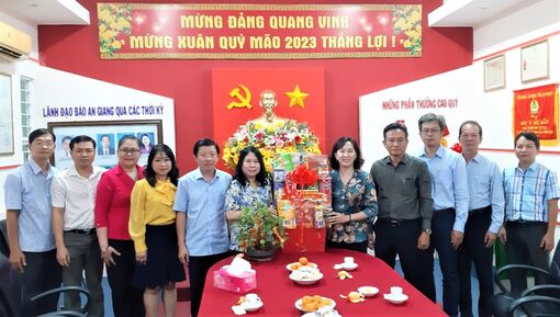 Lãnh đạo tỉnh và Đoàn đại biểu Quốc hội tỉnh chúc Tết Báo An Giang