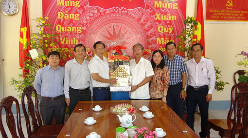 Phó Chủ tịch UBND tỉnh An Giang Trần Anh Thư chúc Tết huyện Tri Tôn