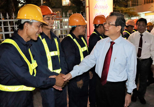 Bí thư Tỉnh uỷ An Giang ghi nhận sự vất vả của công nhân môi trường