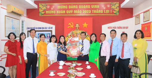 Nhiều đoàn đến thăm, chúc Tết Báo An Giang ngày đầu năm