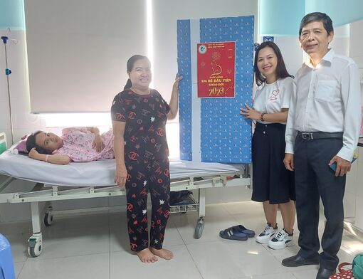 Bệnh viện Sản- Nhi An Giang chào đón bé gái đầu tiên ra đời giờ giao thừa năm 2023