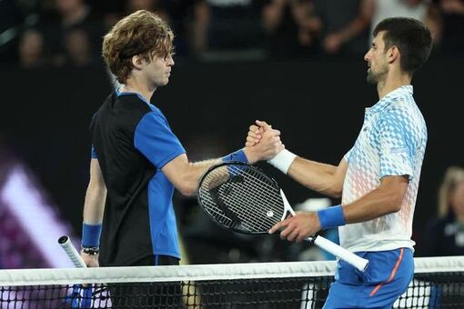 Djokovic lần thứ 10 vào bán kết Australian Open