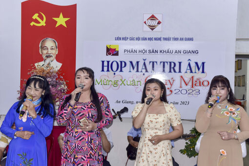 Nghệ sĩ sân khấu An Giang họp mặt đầu Xuân Quý Mão 2023