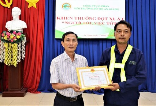 Khen thưởng đột xuất công nhân môi trường làm theo lời Bác