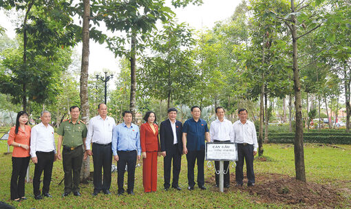 “Làm cho đất nước càng ngày càng Xuân”