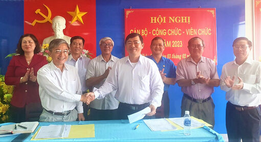 Công đoàn cơ sở Khối vận Thành ủy Châu Đốc phát động, ký kết giao ước thi đua năm 2023