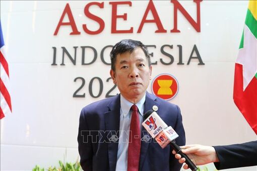 Việt Nam cùng ASEAN củng cố cộng đồng, vượt qua khó khăn và phát huy vị thế