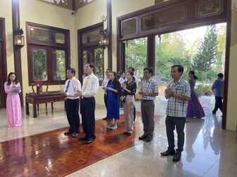 Đoàn công tác UBMTTQVN tỉnh Quảng Ngãi viếng, dâng hoa, dâng hương đền thờ Chủ tịch Tôn Đức Thắng