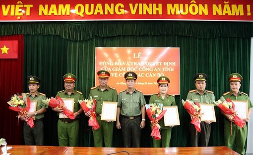 Công an An Giang bổ nhiệm và điều động cán bộ