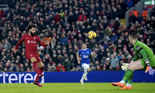 Liverpool đánh bại Everton 2-0