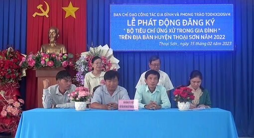 Phát động đăng ký thực hiện Bộ Tiêu chí ứng xử trong gia đình năm 2022 ở Thoại Sơn