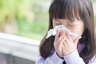 Cách vệ sinh mũi họng, phòng bệnh hô hấp cho trẻ