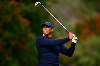 Tiger Woods nổi bật ngày tái xuất Genesis Invitational