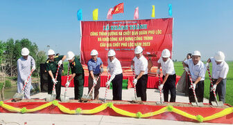 UBND TX. Tân Châu khánh thành đường, khởi công xây dựng cầu ra chốt dân quân