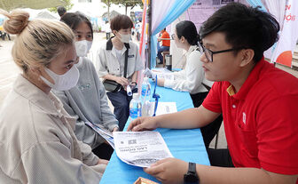 1.000 lượt người tham gia phiên giao dịch việc làm huyện Phú Tân