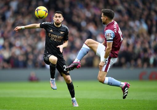 Ghi 2 bàn phút bù giờ, Arsenal thắng kịch tính Aston Villa