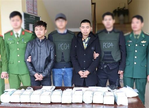 Hà Tĩnh: Phá đường dây vận chuyển 12kg ketamine, 5.600 viên hồng phiến