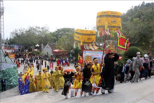 Lễ hội đền Cửa Ông