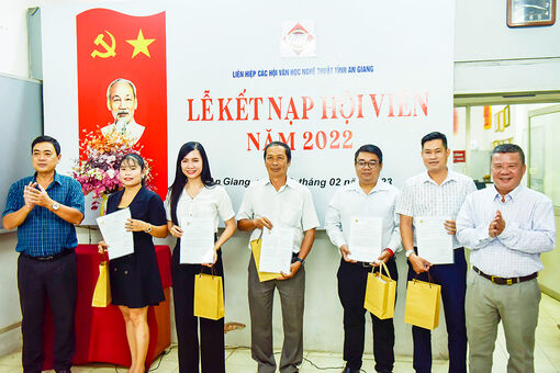 Liên hiệp các Hội Văn học- Nghệ thuật tỉnh An Giang kết nạp 32 hội viên mới