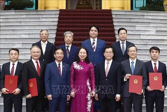 Quyền Chủ tịch nước Võ Thị Ánh Xuân trao Quyết định bổ nhiệm Đại sứ Việt Nam tại nước ngoài