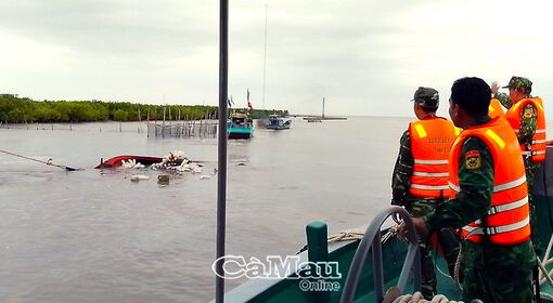 Cà Mau: Huy động lực lượng cứu hộ tàu cá gặp nạn trên biển