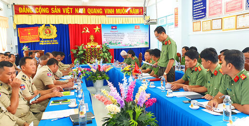 Tăng cường phối hợp giữ vững ổn định trên tuyến biên giới Tịnh Biên