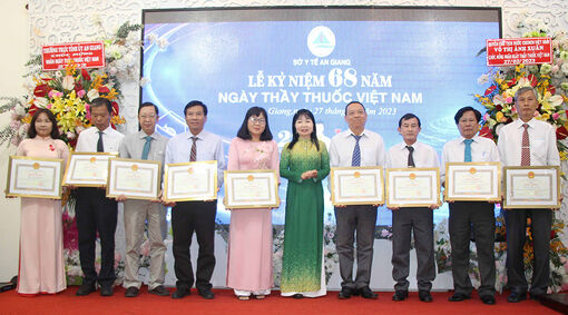 An Giang họp mặt kỷ niệm 68 năm Ngày Thầy thuốc Việt Nam 27/2, tôn vinh các y, bác sĩ, những người công tác ngành y tế