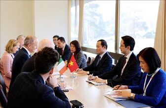 Phó Thủ tướng Trần Lưu Quang gặp và làm việc với lãnh đạo các nước