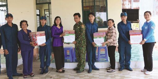 “Hội mẹ chiến sĩ” - hậu phương ấm áp