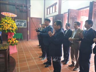 Dâng hương tưởng niệm 117 năm Ngày sinh Thủ tướng Phạm Văn Đồng