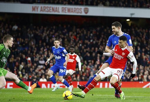 Thắng đậm Everton, Arsenal xây chắc ngôi đầu