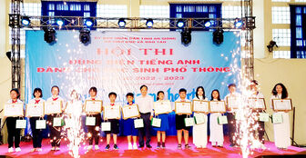 Sở Giáo dục và Đào tạo An Giang phát thưởng Hội thi hùng biện tiếng Anh dành cho học sinh phổ thông