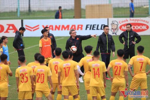 HLV Philippe Troussier loại 13 cầu thủ U23 Việt Nam