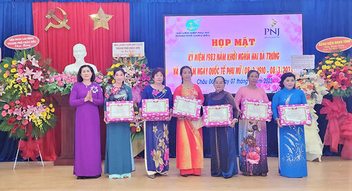 Hội Liên hiệp Phụ nữ TP. Châu Đốc họp mặt kỷ niệm 8/3