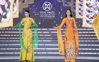 Các nhà thiết kế "dệt" văn hoá truyền thống lên áo dài Việt Nam
