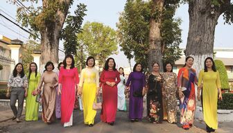 Lan tỏa nét đẹp và giá trị áo dài Việt
