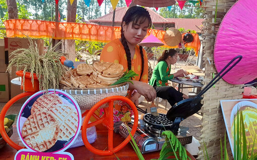 Nhộn nhịp Ngày hội "Bánh dân gian" ở xã Thạnh Mỹ Tây